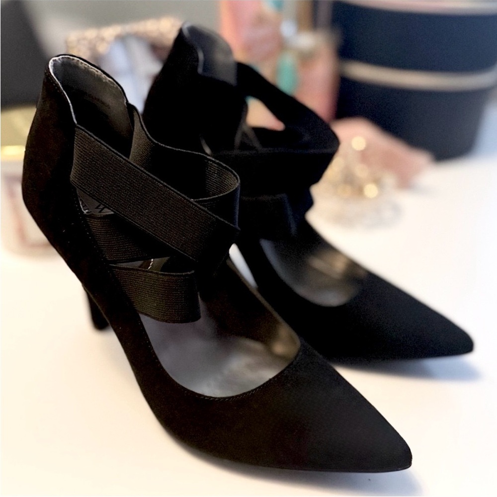 Worthington Black Heels Sleek Professional Design